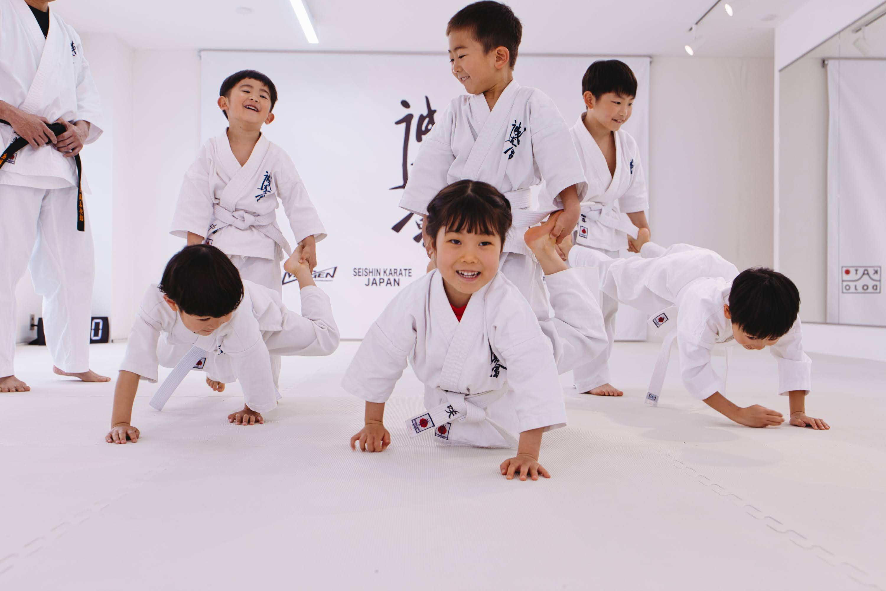 道場の和やかな稽古の様子